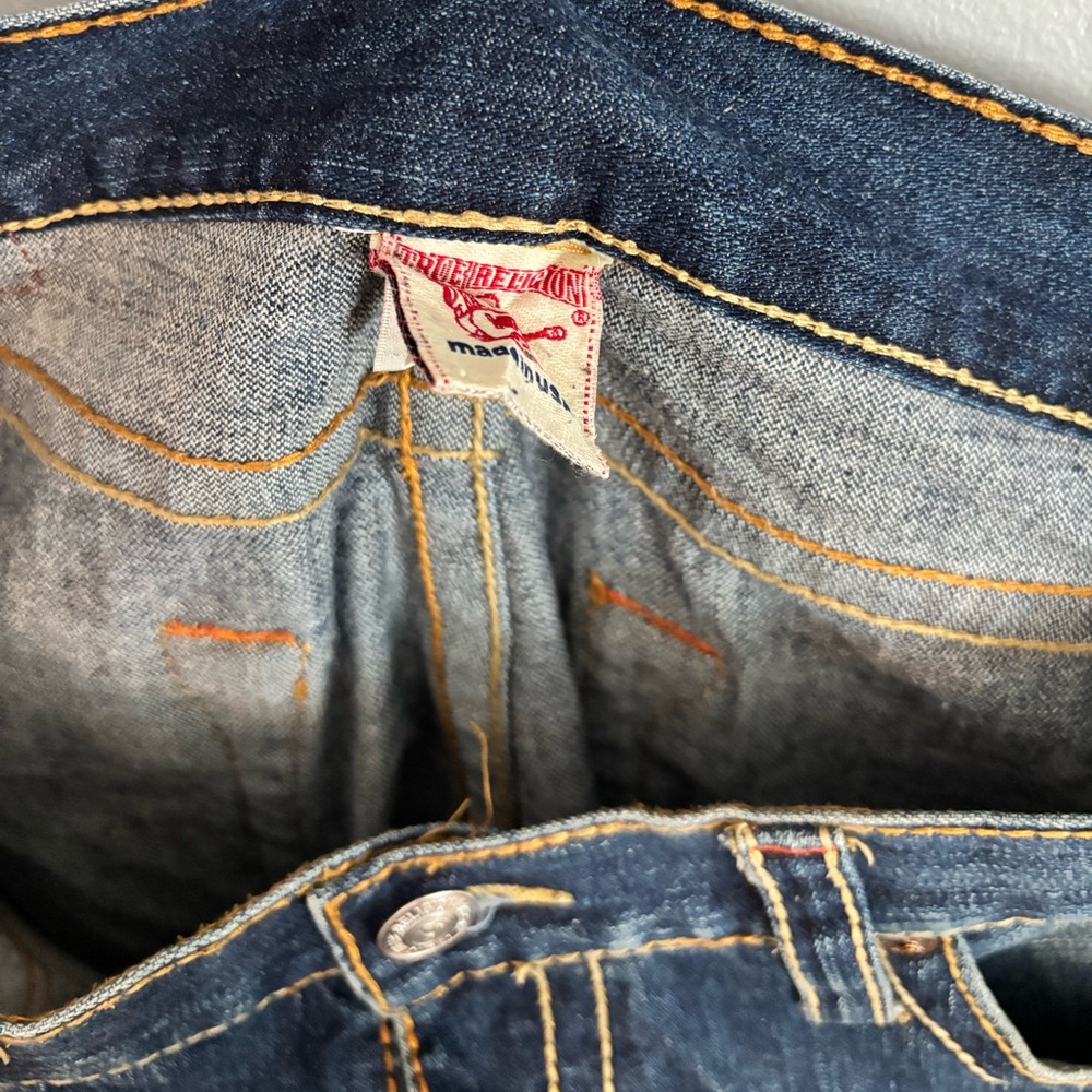 True Religion 38x33 Jeans – Guitar & Horseshoe Embroidery - Picture 5 of 8